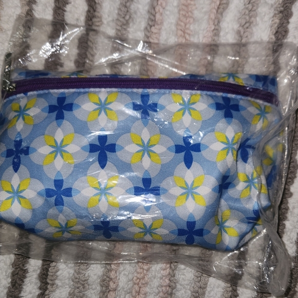 Christmas price reduction sale. NWT Clinique Makeup Moisture Surge gift set - Picture 2 of 8